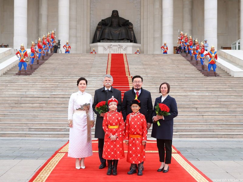 УИХ-ын дарга Г.Занданшатар Унгар Улсын Үндэсний Ассамблейн дарга Көвер Ласлог Д.Сүхбаатарын талбайд угтан авлаа